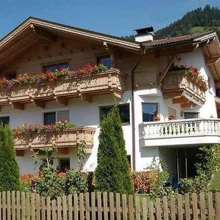 Haas 2 Im Zillertal - Alpenpanorama, Wohlfuehlkomfort & E-ladestation דירה הארט אים זילרטל